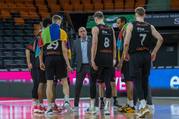 应强烈的队 应强烈的队