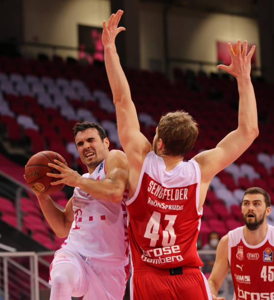 社交媒体上 社交媒体上